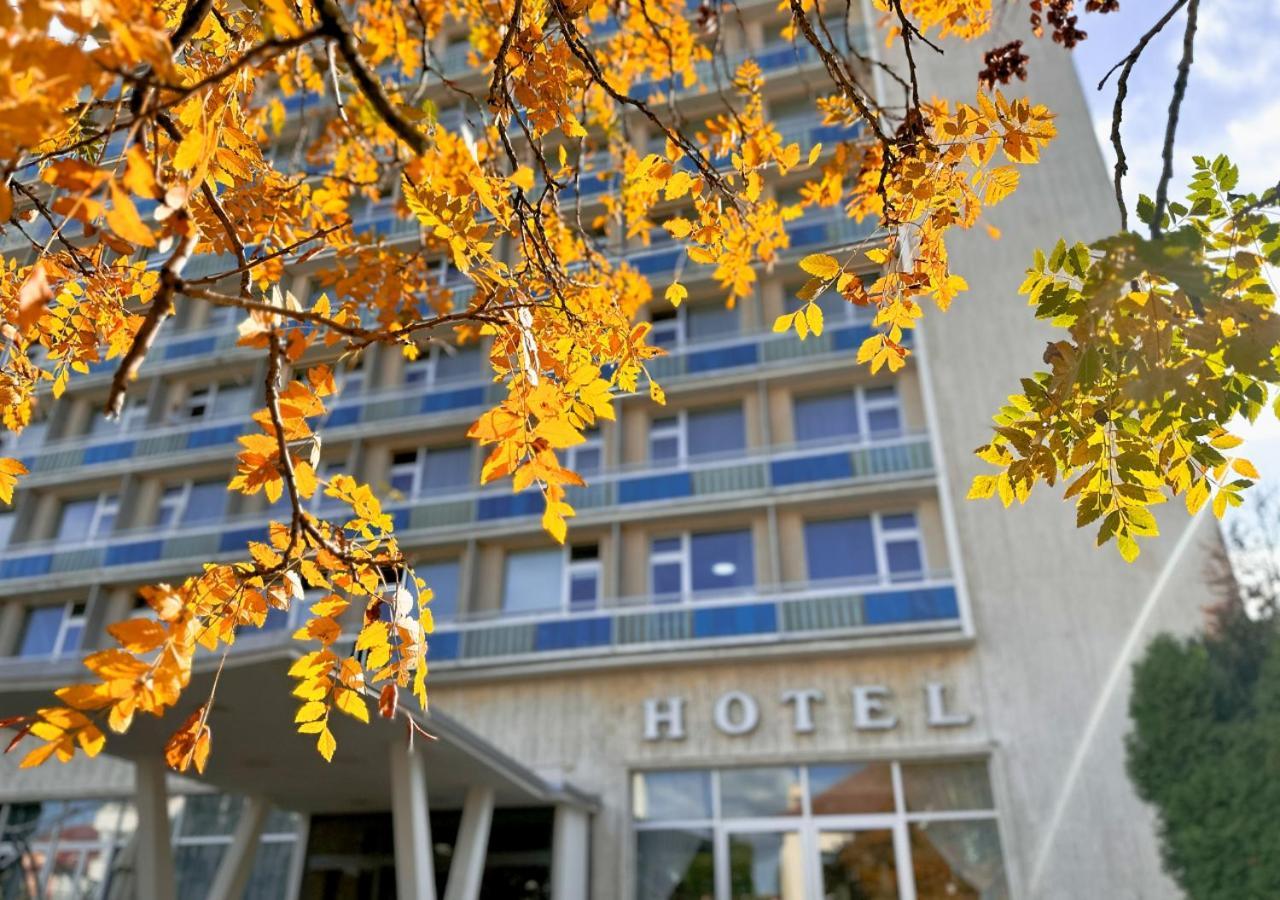 Hotel Magnólia Pöstyén Kültér fotó